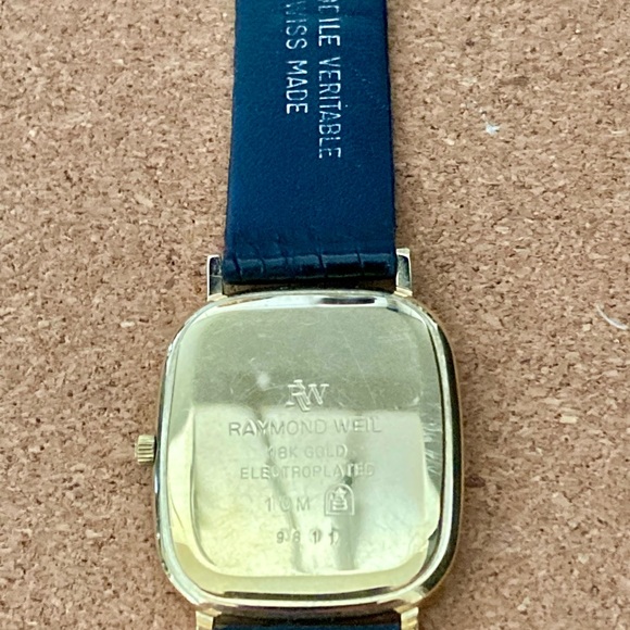 Vintage Raymond Weil
Geneve Swiss 9811
18 k gold electroplated 10M
Case 25 mm - Picture 4 of 4